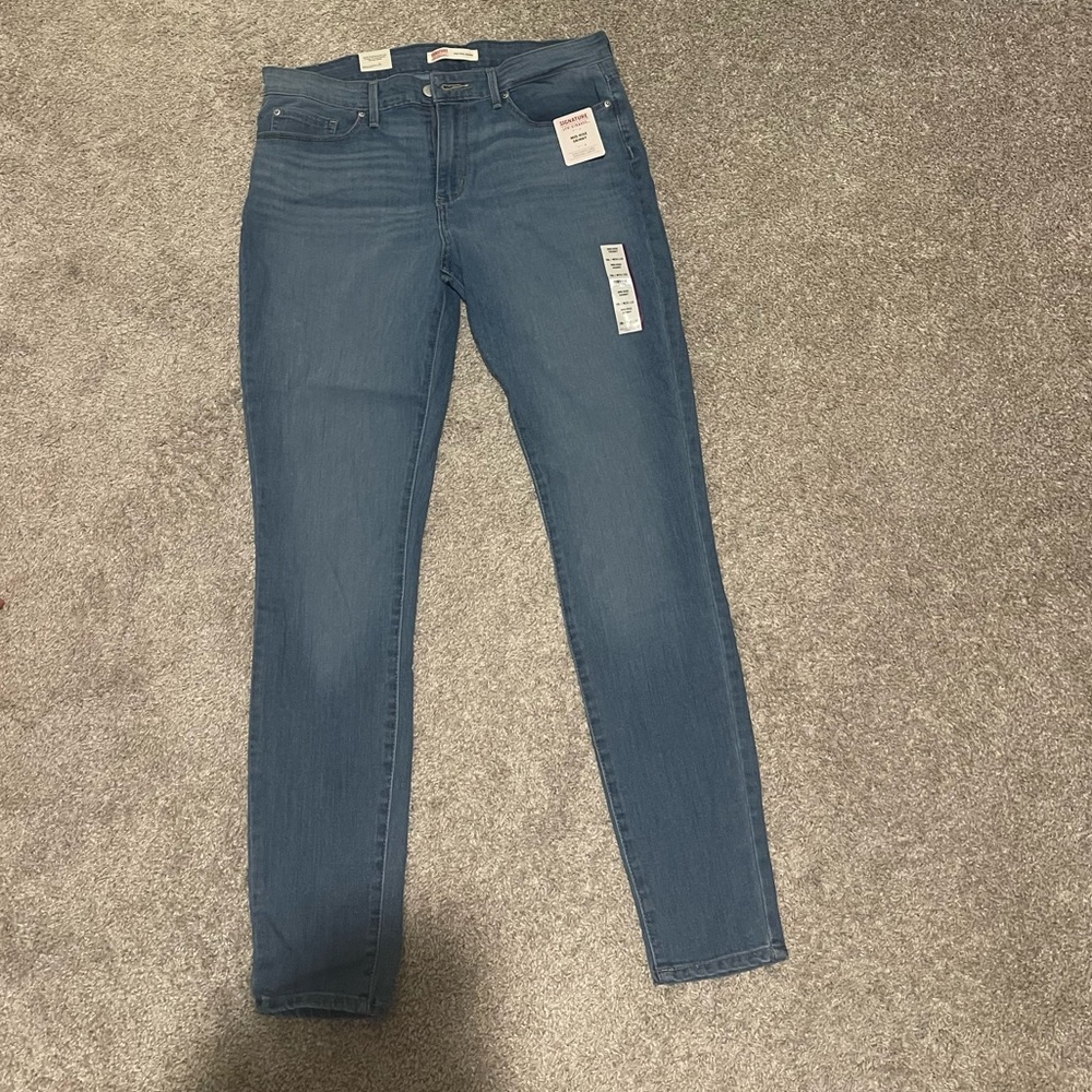 NWT Levi’s Mid-Rise Skinny Jeans
